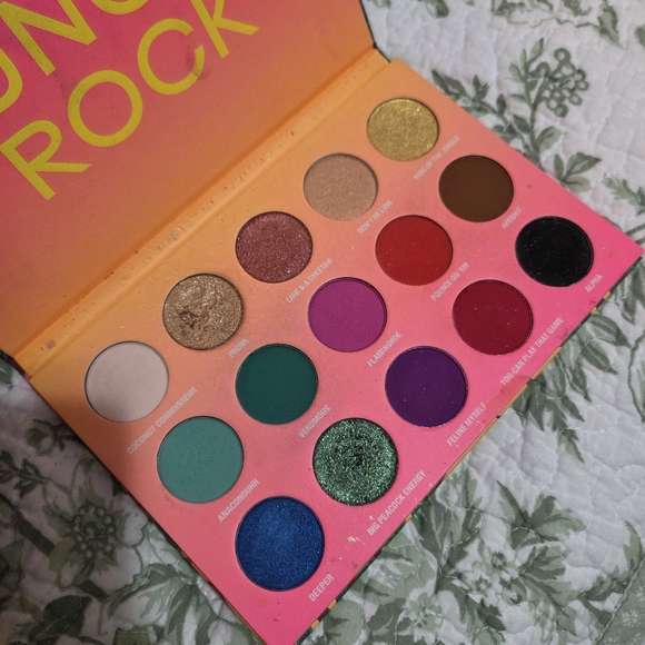 Makeup Palettes Variety Bundle - Picture 7 of 10
